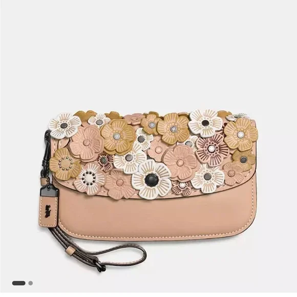 Coach 1941 Tea Rose Applique Clutch (Beechwood) NWT - Picture 1 of 9